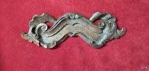 Fregio in noce intagliato a forma di placca Elegante decorativo per vari usi  epoca XVII° sec. cm.36 x 13